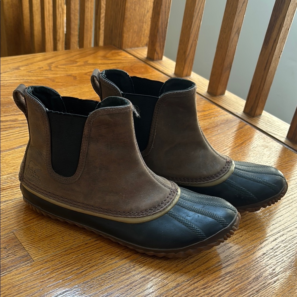 Sorel Out N About Chelsea Duck Boots Brown and Black Size 10